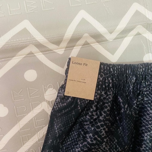 Nike limited edition animal snake print shorts - Picture 5 of 5